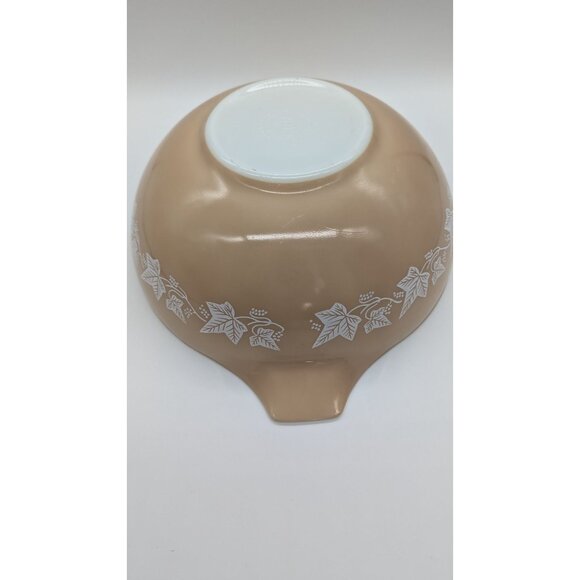 Vintage Pyrex Sandalwood 444 Cinderella Mixing Bowl Tan with White Ivy - Picture 8 of 16